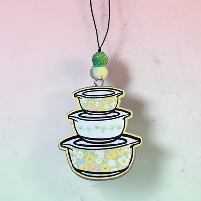 Pyrex Bowls (available in many colors)